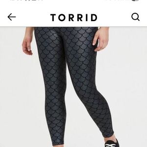 Torrid Black and Gray Scallop Jeggings
